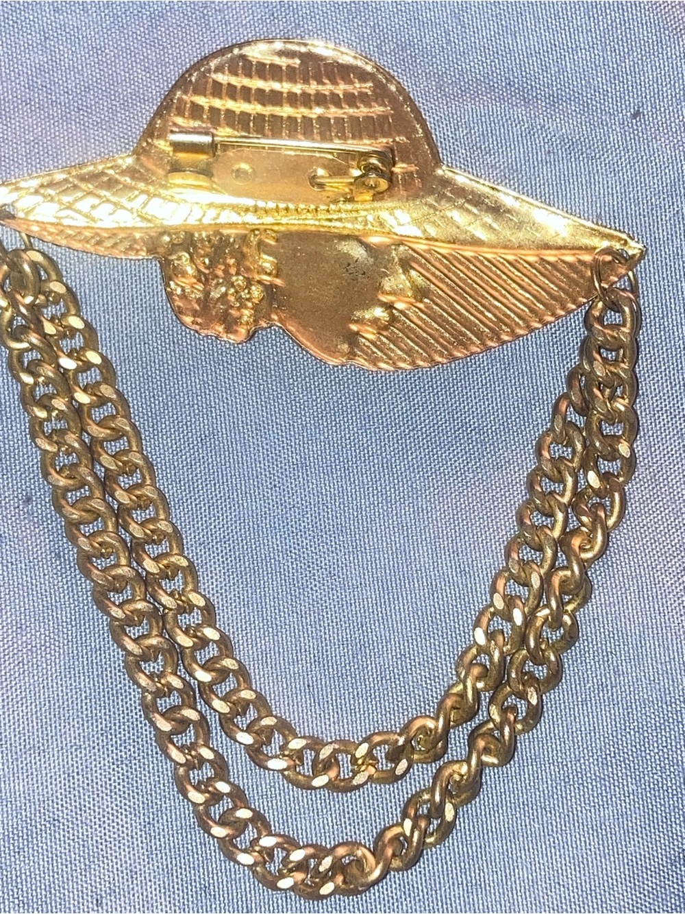 Gold-Tone Woman Hat Face Brooch with Double Chain - Picture 4 of 4